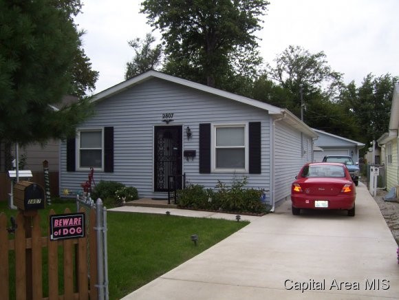 2807 South Walnut Street Springfield, IL 62704 - Photo 1 of 3
