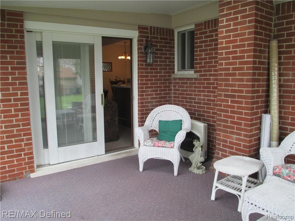 32151 Hayes Road Warren, MI 48088 - Photo 14 of 28 Sun room