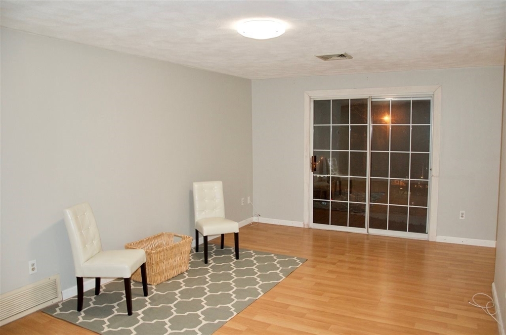 7 Louisburg Square, Unit 9 Nashua, NH 03060 - Photo 5 of 10