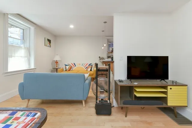 $2,995 | 73 Lubec Street, Unit 1R, Boston, MA 02128