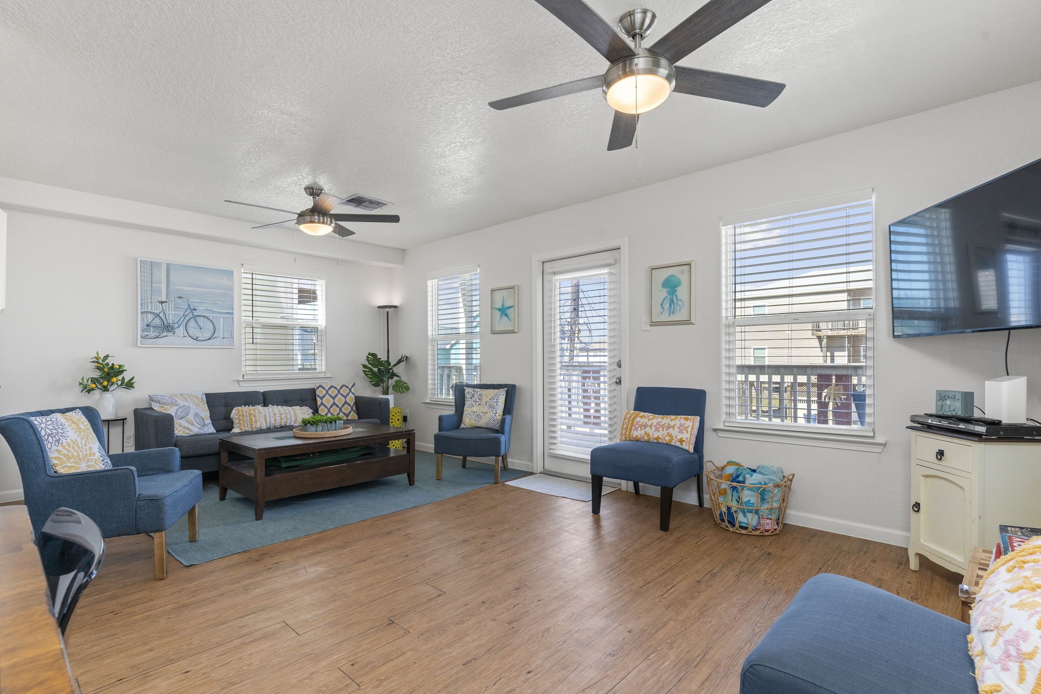 111 Howard Avenue Surfside Beach, TX 77541 - Photo 17 of 33 a living room with furniture and a wooden floor