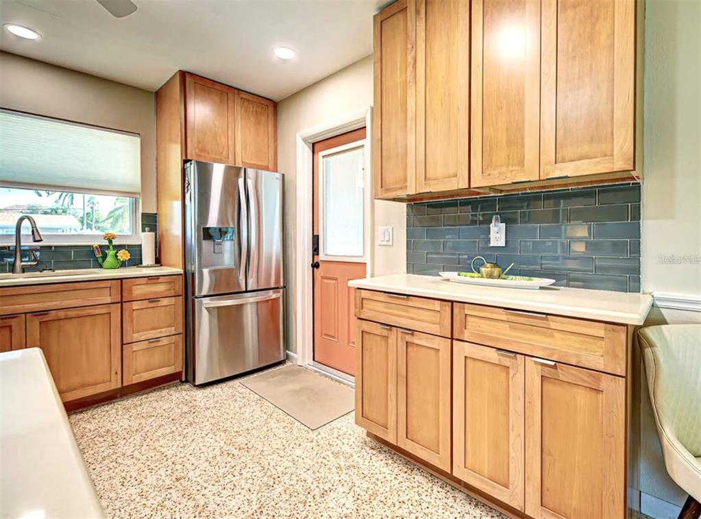 220 Glen Oak Road Venice, FL 34293 - Photo 4 of 45 Gallery Image 4