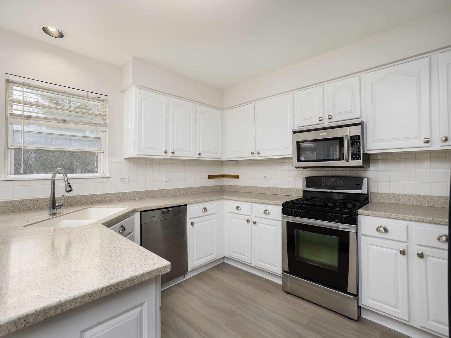 1441 Huntcliff Road Bartlett, IL 60103 - Photo 16 of 36 Gallery Image 16