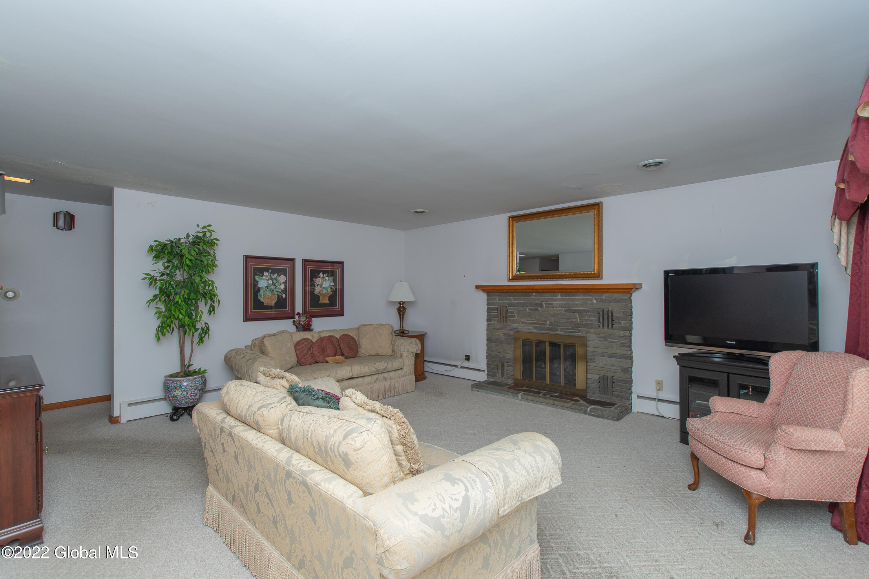 62 Miles Standish Road Schenectady, NY 12306 - Photo 8 of 48 2Living 1