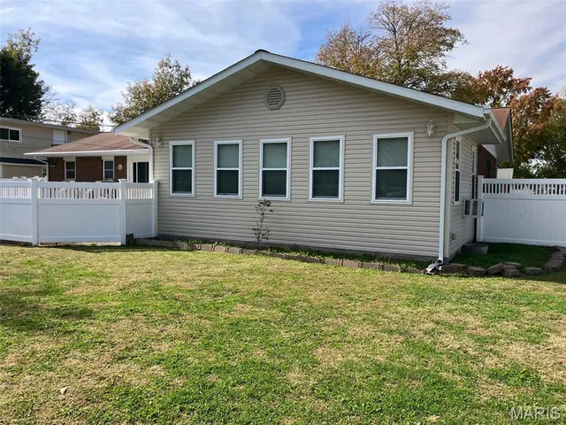 $224,900 | 49 Walnut Circle, Aviston, IL 62216