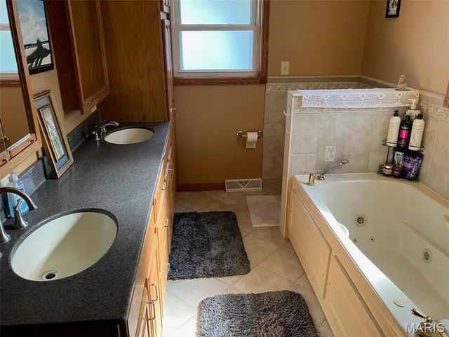 $224,900 | 49 Walnut Circle, Aviston, IL 62216