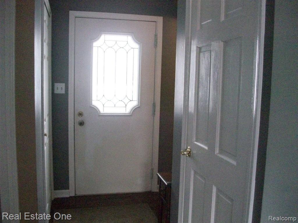 925 Medford Court, Unit 208 Rochester, MI 48307 - Photo 2 of 16 front hall