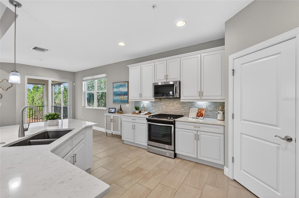 7538 Divot Loop, Unit 2D Lakewood Ranch, FL 34202 - Photo 9 of 69