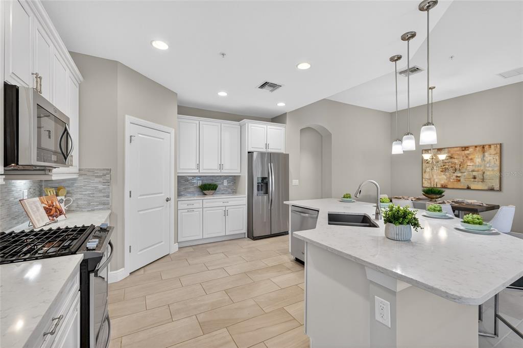 7538 Divot Loop, Unit 2D Lakewood Ranch, FL 34202 - Photo 10 of 69