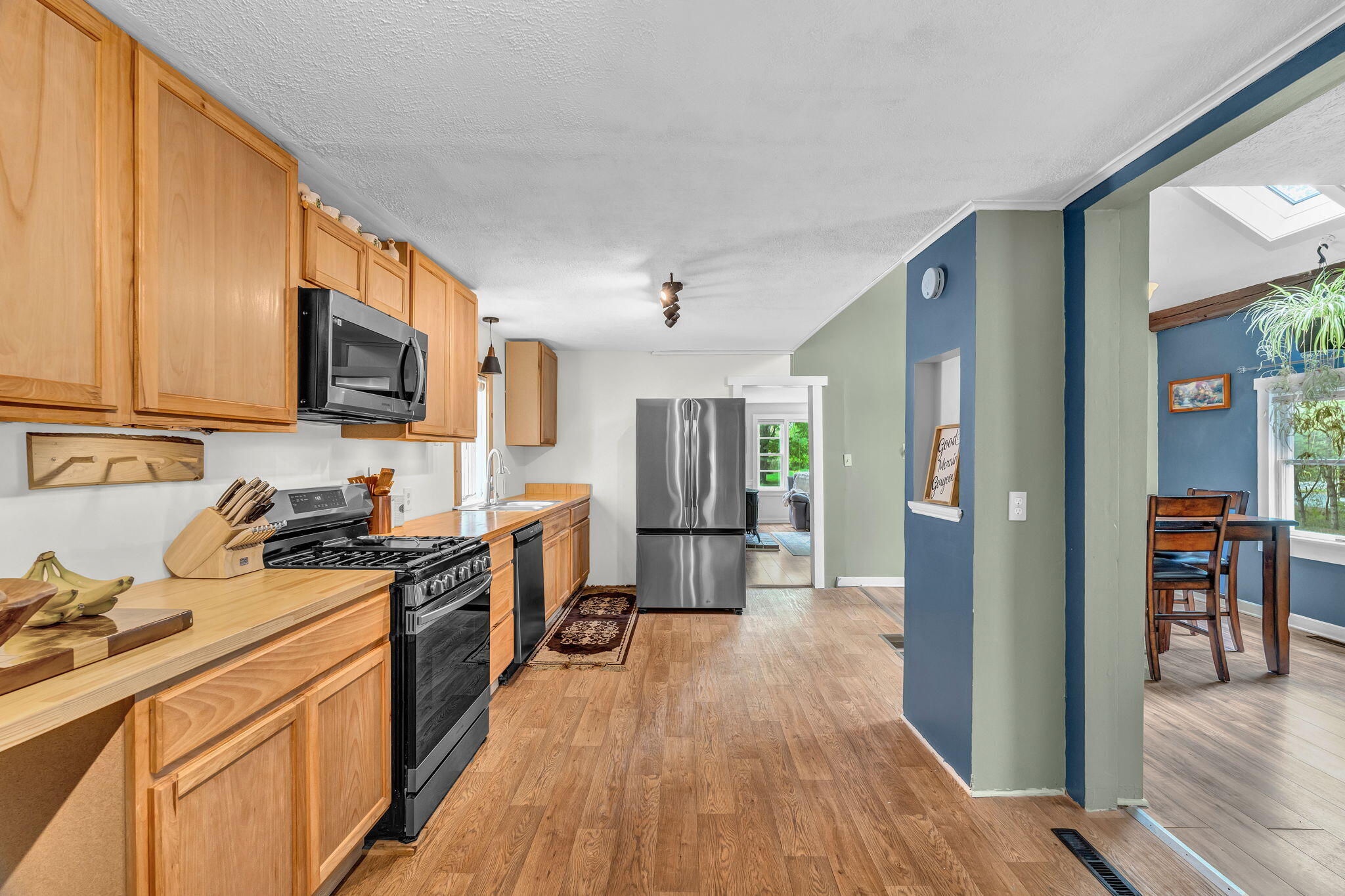 22-web-or-mls-918-empire-rd