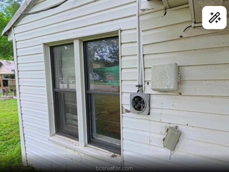 1203 Boulevard Street Bryan, TX 77803 - Photo 4 of 16 a view of a entryway