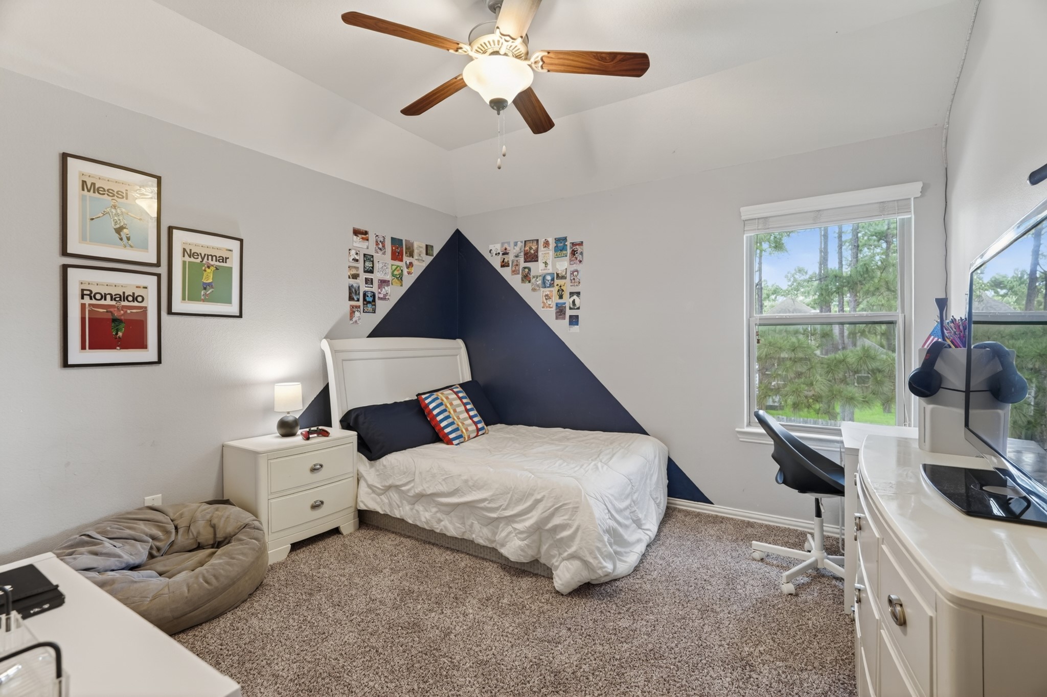 79 West Jagged Ridge Circle Spring, TX 77389 - Photo 34 of 50 This fun and spacious secondary bedroom features a bold accent wall, plenty of natural light, and room for a desk and gaming setup. Its generous proportions make it easy to reimagine for any hobby, age, or lifestyle once it becomes your own.