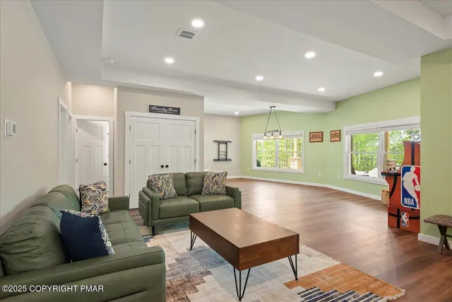 $1,999,999 | 217 South Lake Drive, Lake Harmony, PA 18624