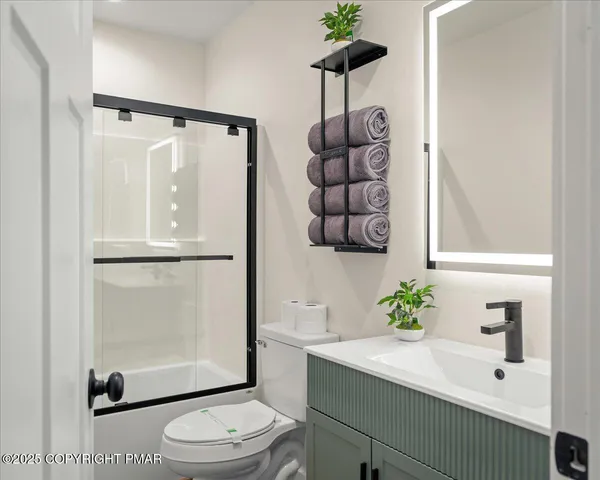 $1,999,999 | 217 South Lake Drive, Lake Harmony, PA 18624