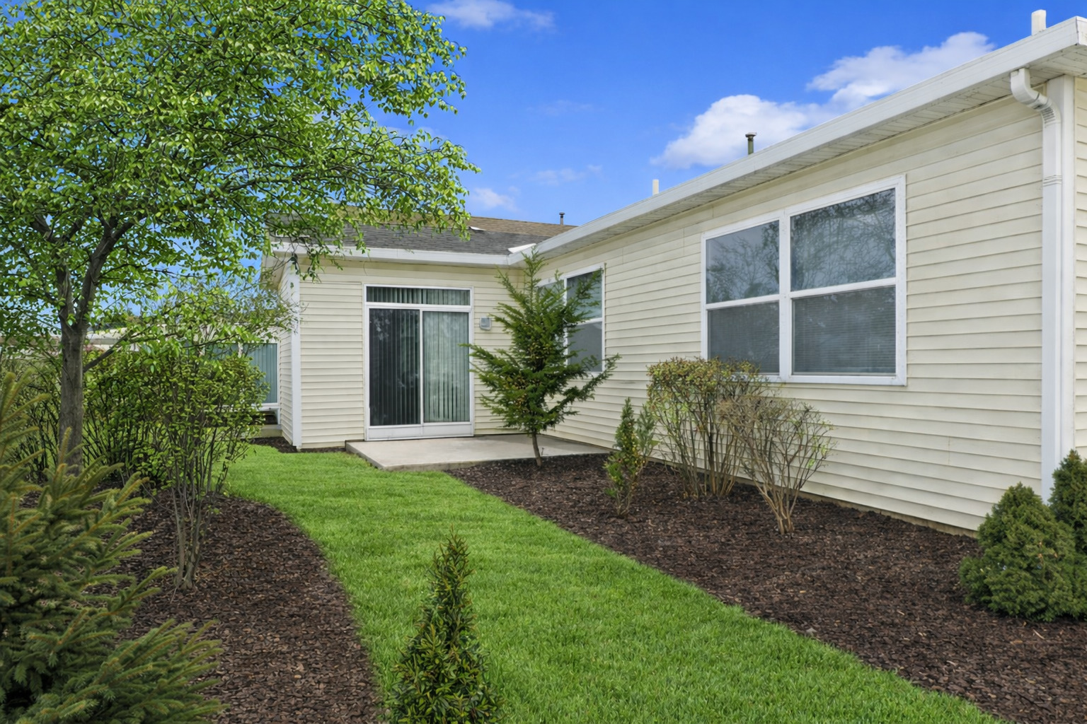 696 Wellston Lane Romeoville, IL 60446 - Photo 20 of 20 a view of backyard with a garden and plants