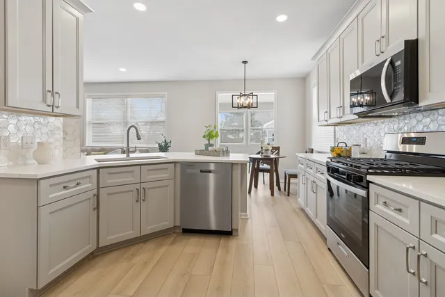 $400,000 | 696 Wellston Lane, Romeoville, IL 60446