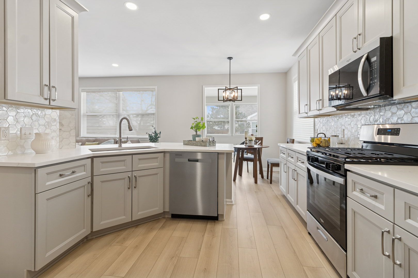 696 Wellston Lane Romeoville, IL 60446 - Photo 3 of 20