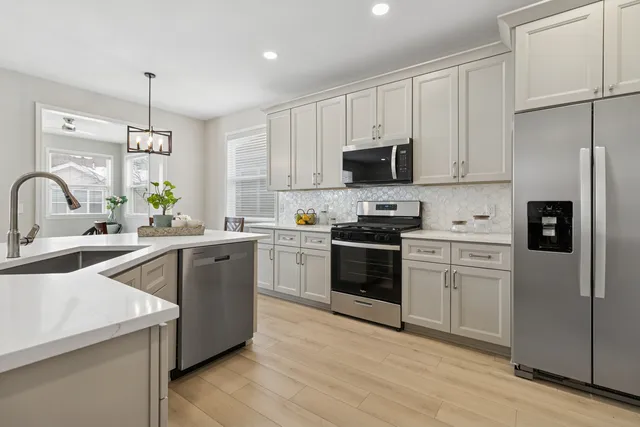 $400,000 | 696 Wellston Lane, Romeoville, IL 60446