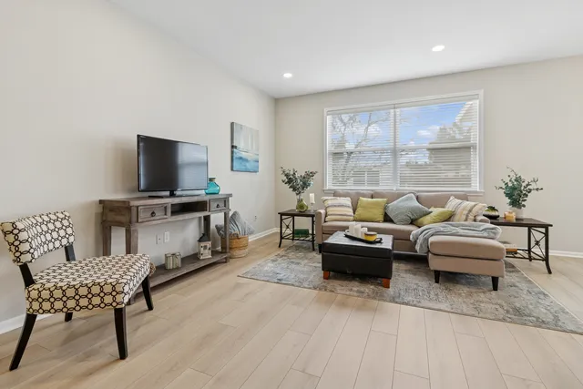 $400,000 | 696 Wellston Lane, Romeoville, IL 60446