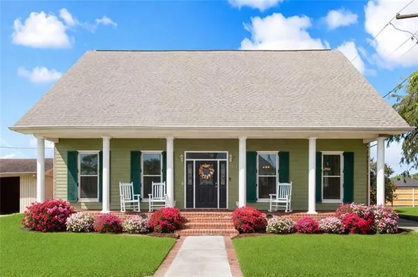 $350,000 | 421 Bear Drive, Arabi, LA 70032