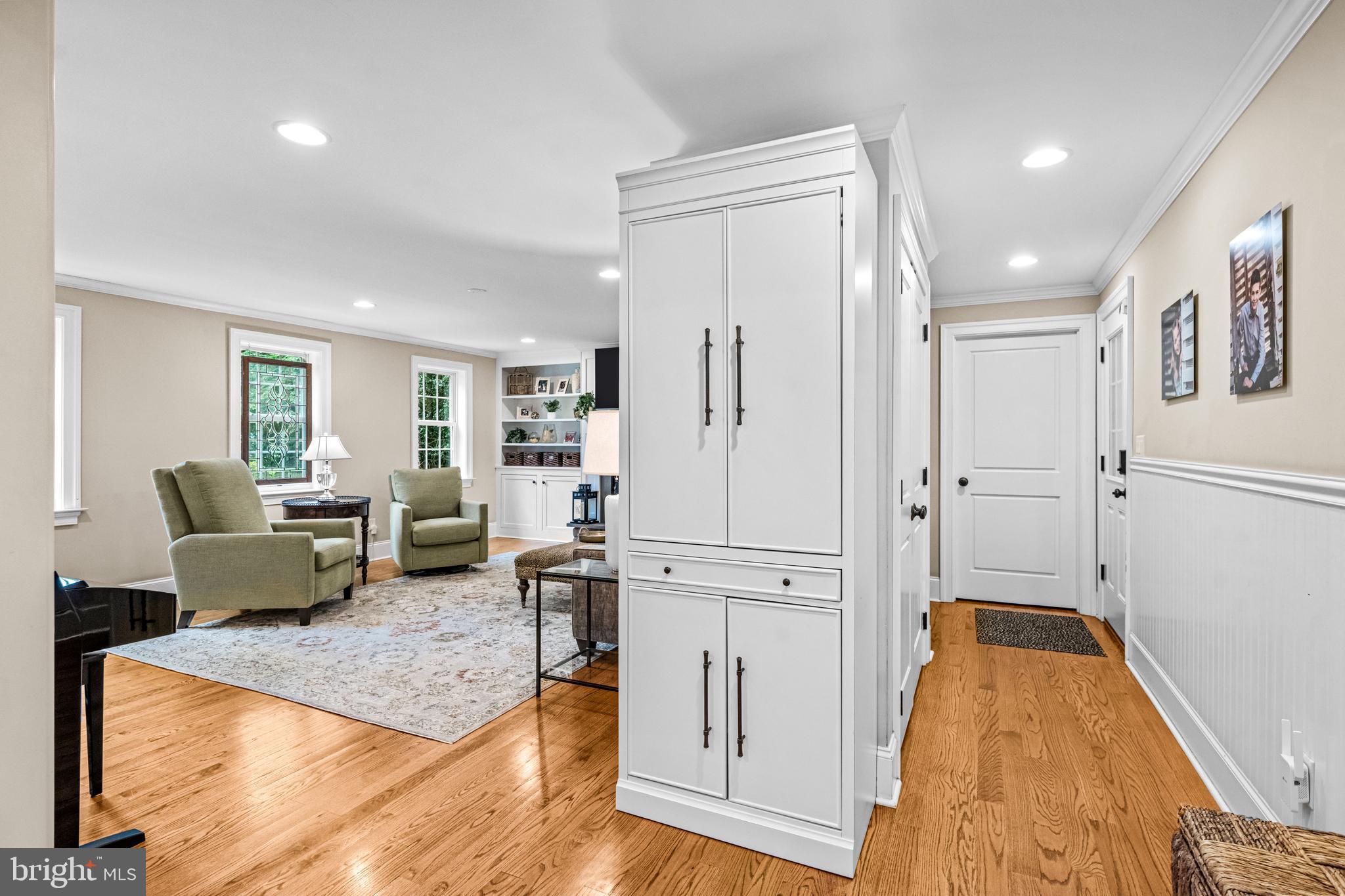 113 Deepdale Road Wayne, PA 19087 - Photo 28 of 68 a very nice looking living room with a couch and a dining table