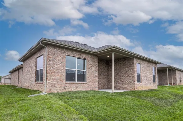 $477,000 | 8368 North Greentree Drive, Lenexa, KS 66227