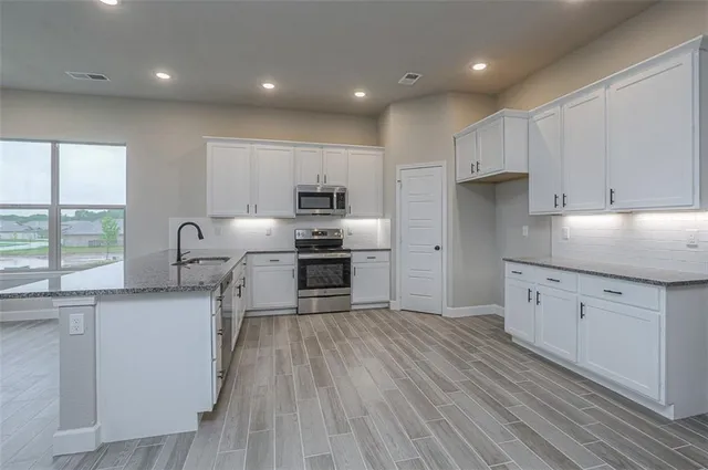 $477,000 | 8368 North Greentree Drive, Lenexa, KS 66227