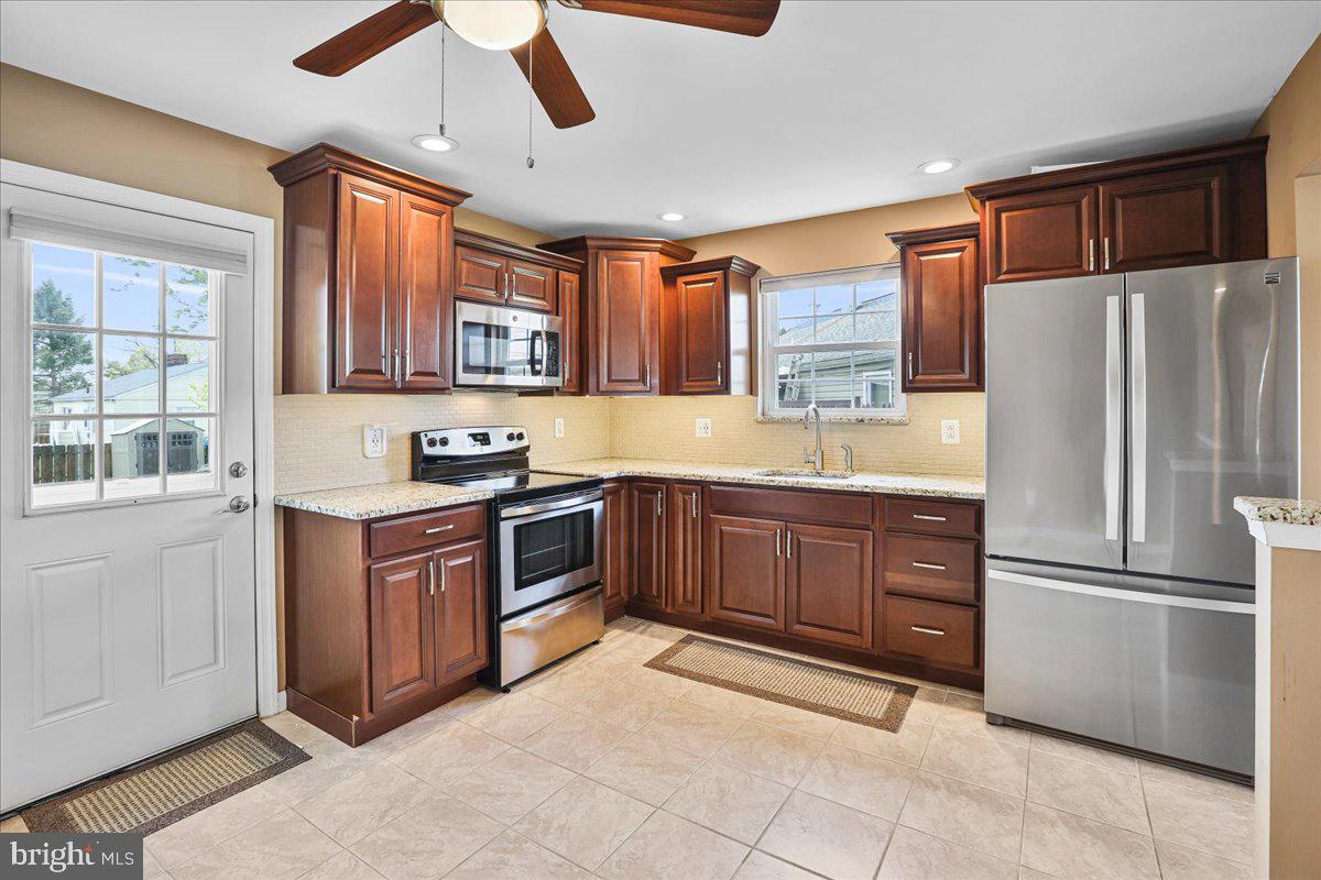 2 Sheldon Road Pemberton, NJ 08068 - Photo 8 of 26 Kitchen - Stainless Appliances