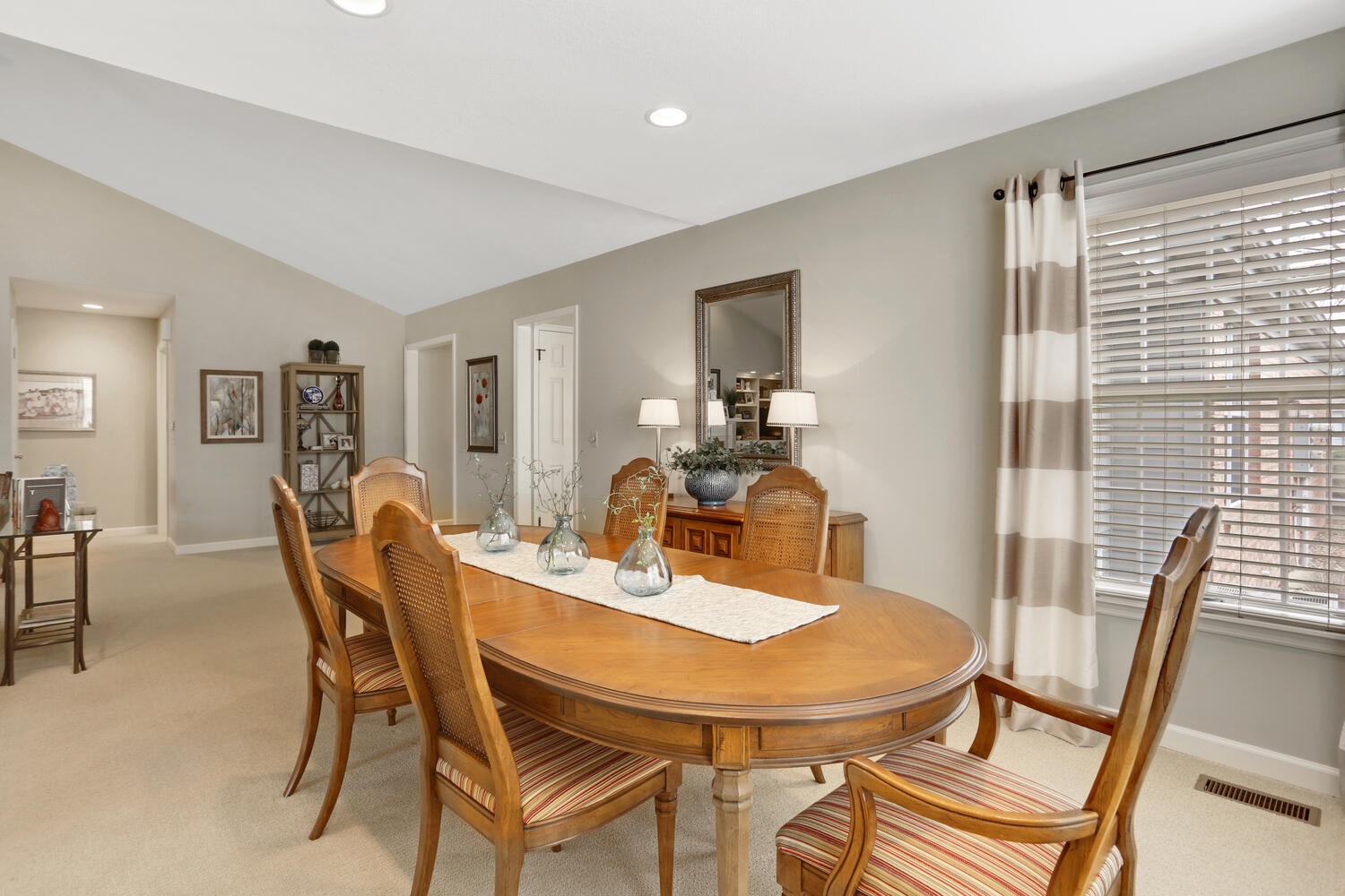 1727 Lakeside Drive, Unit B Champaign, IL 61821 - Photo 12 of 35 a dining room with furniture and window