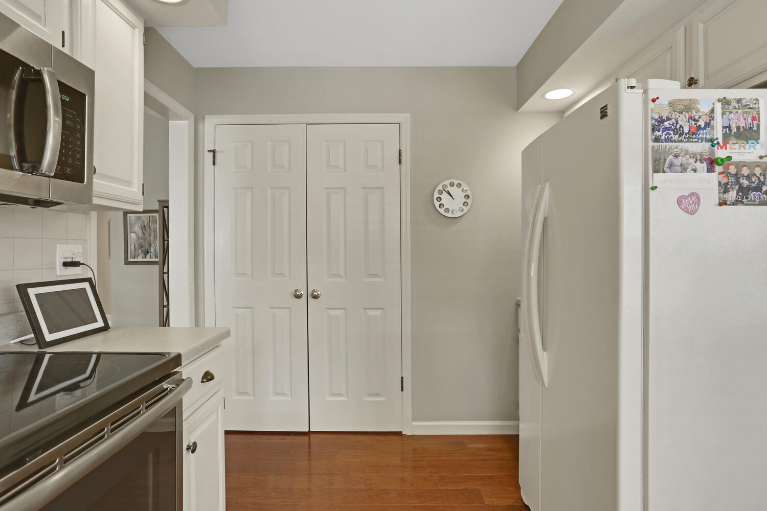 1727 Lakeside Drive, Unit B Champaign, IL 61821 - Photo 15 of 35 a kitchen with stainless steel appliances granite countertop a refrigerator and a stove