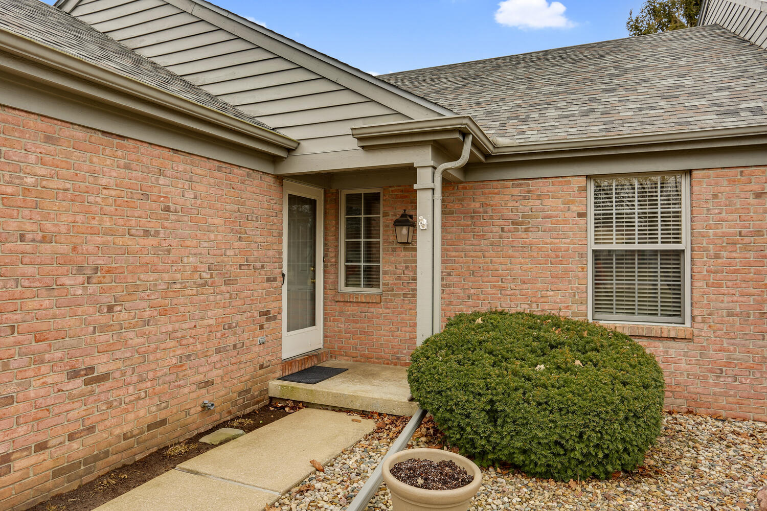1727 Lakeside Drive, Unit B Champaign, IL 61821 - Photo 2 of 35 a front view of a house with a garden