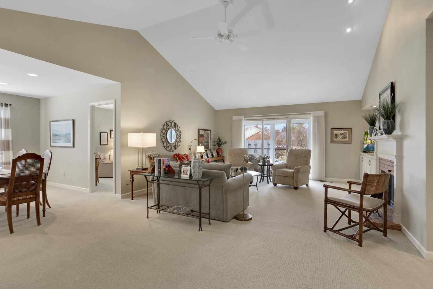 1727 Lakeside Drive, Unit B Champaign, IL 61821 - Photo 6 of 35 a living room with furniture and a flat screen tv