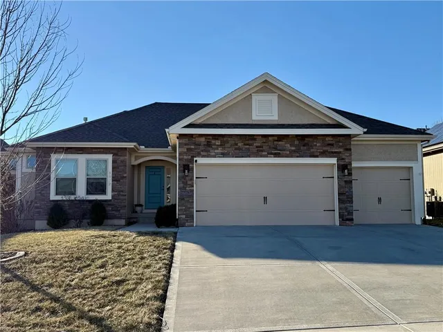 $520,000 | 9032 North Askew Avenue, Kansas City, MO 64156