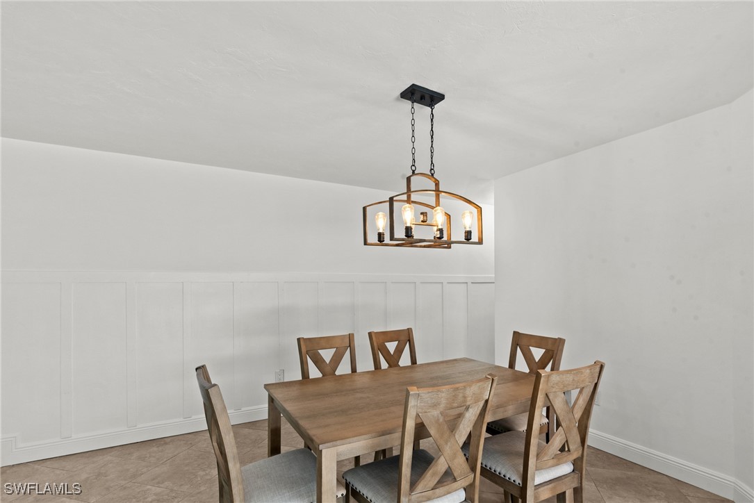 12331 McGregor Boulevard Fort Myers, FL 33919 - Photo 25 of 46 a view of a dining room with a table and chairs