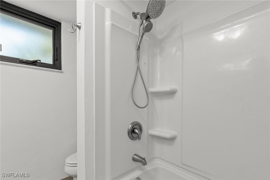 12331 McGregor Boulevard Fort Myers, FL 33919 - Photo 31 of 46 a bathroom with a shower