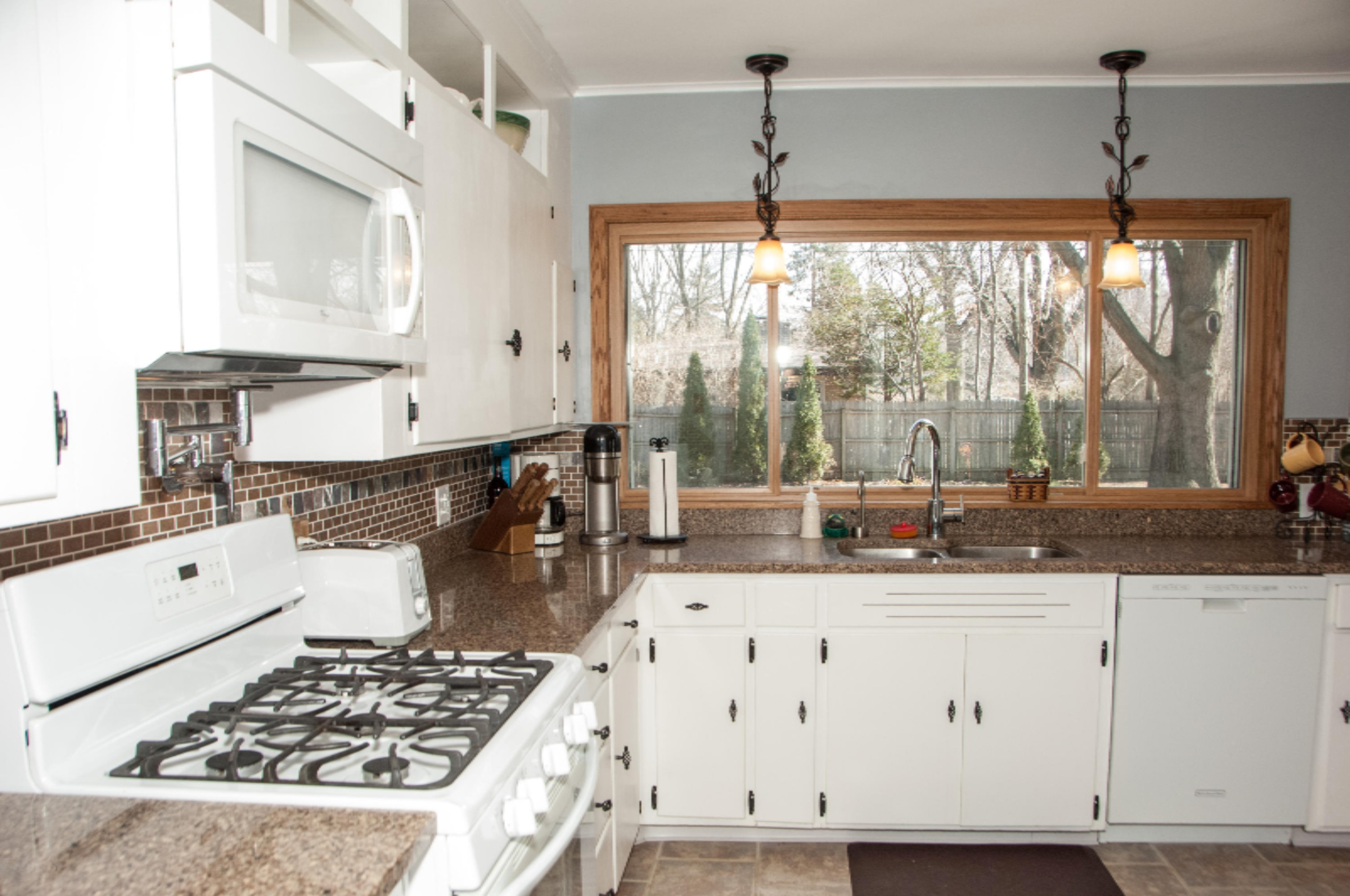 1335 Miami Road Benton Harbor, MI 49022 - Photo 4 of 30 REN_3837.jpg