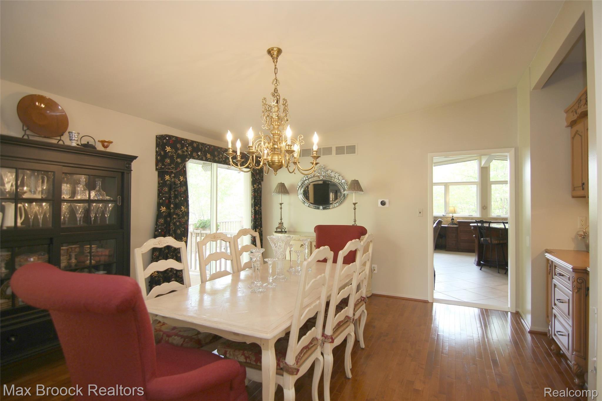 4667 Patrick Road West Bloomfield, MI 48322 - Photo 19 of 37 Patrick Rd Dining Room.jpg