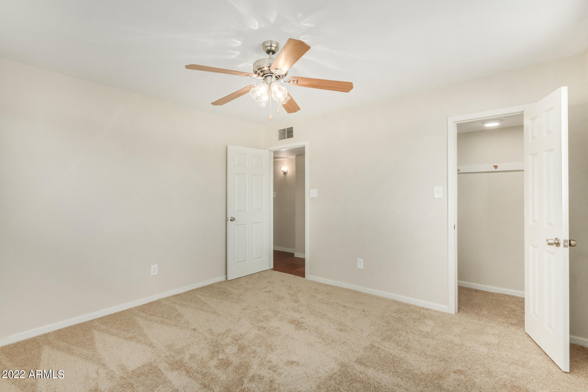 1910 East Almeria Road Phoenix, AZ 85006 - Photo 12 of 29 Gallery Image 12