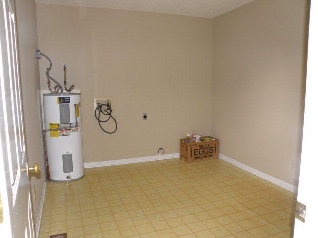 210 J R Boulevard Macon, GA 31220 - Photo 9 of 19 a room with a door
