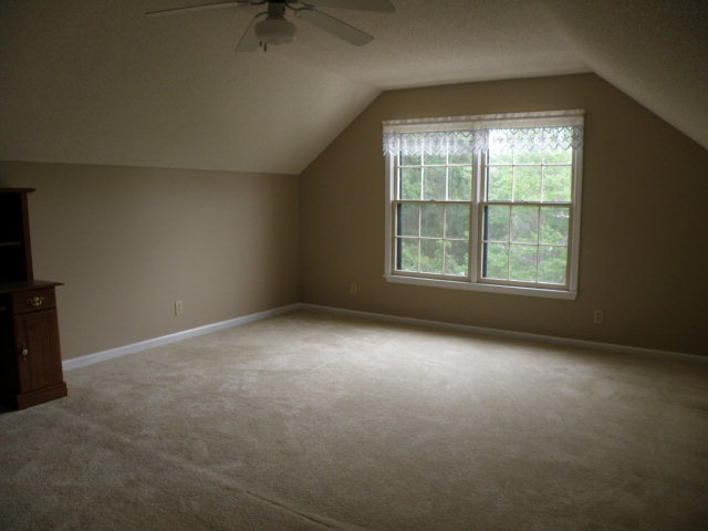 210 J R Boulevard Macon, GA 31220 - Photo 10 of 19 an empty room with a window