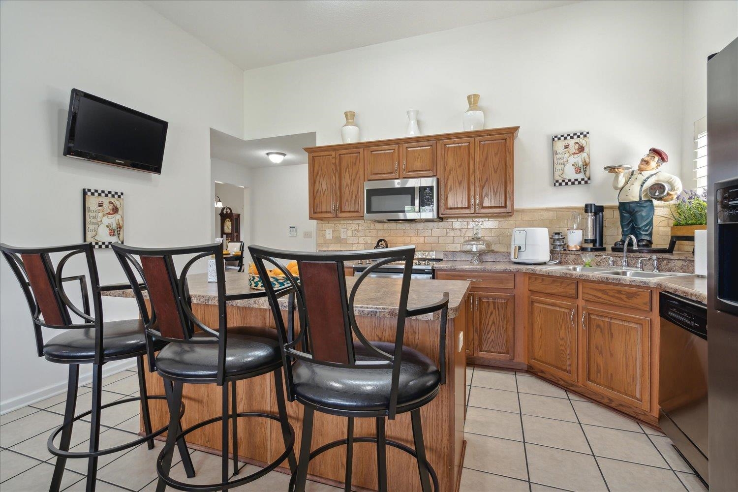 7464 Britt Way Memphis, TN 38125 - Photo 15 of 29 a kitchen with stainless steel appliances a table and chairs in it