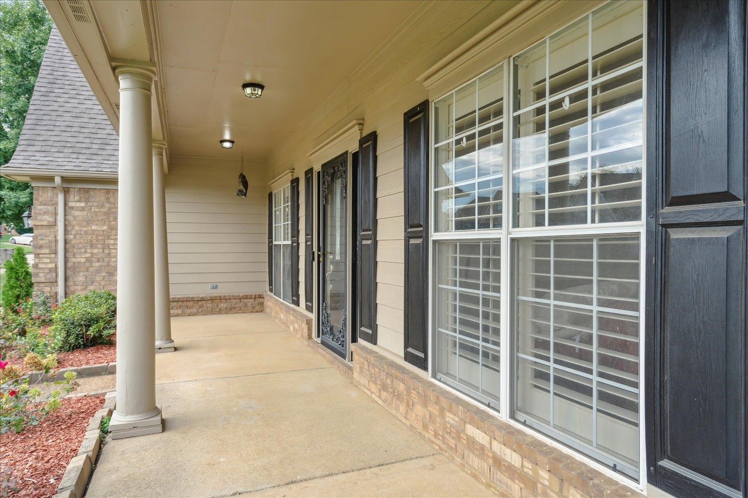 7464 Britt Way Memphis, TN 38125 - Photo 4 of 29 a view of a door and a window