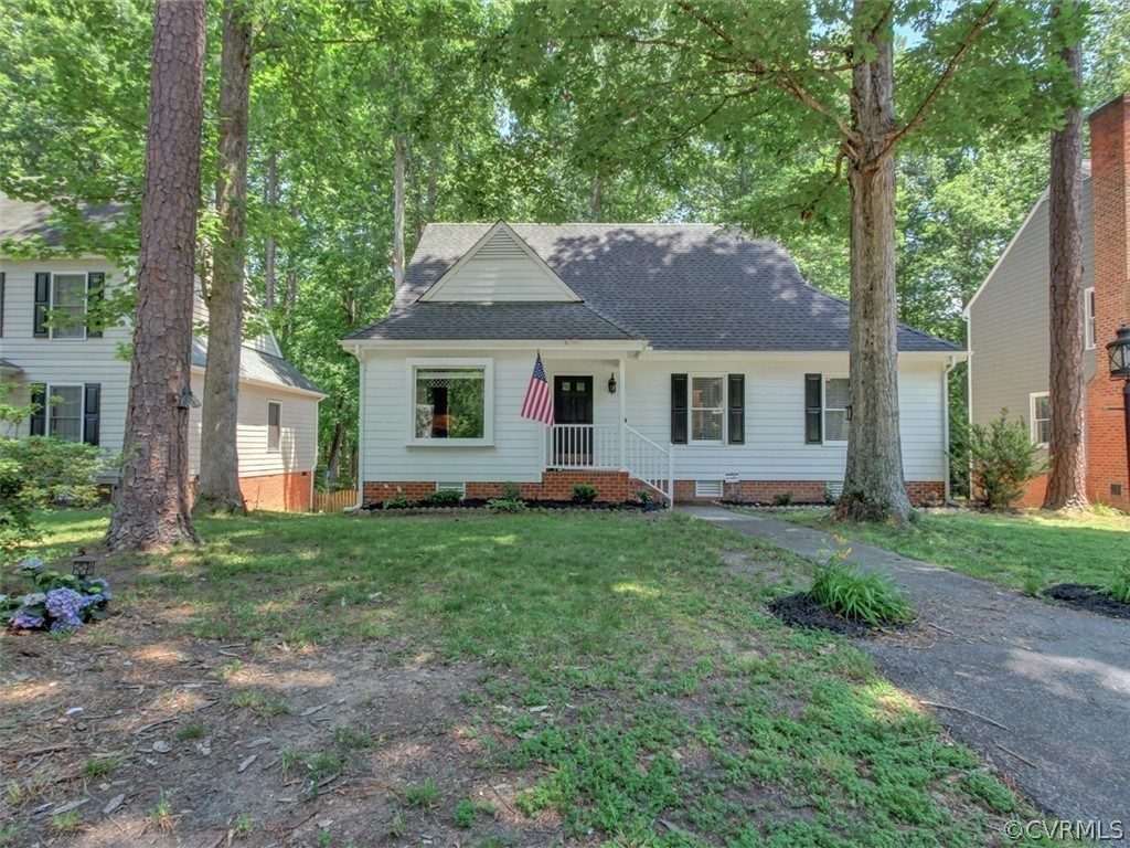 5509 Chatmoss Road Midlothian, VA 23112 - Photo 27 of 38 a front view of a house with garden