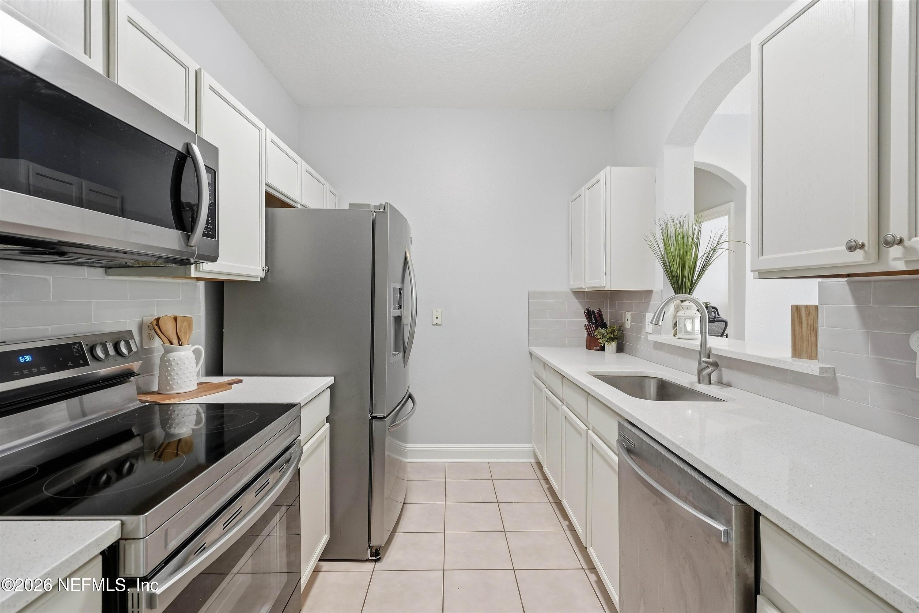 10550 Baymeadows Road, Unit 507 Jacksonville, FL 32256 - Photo 11 of 28 10-Kitchen