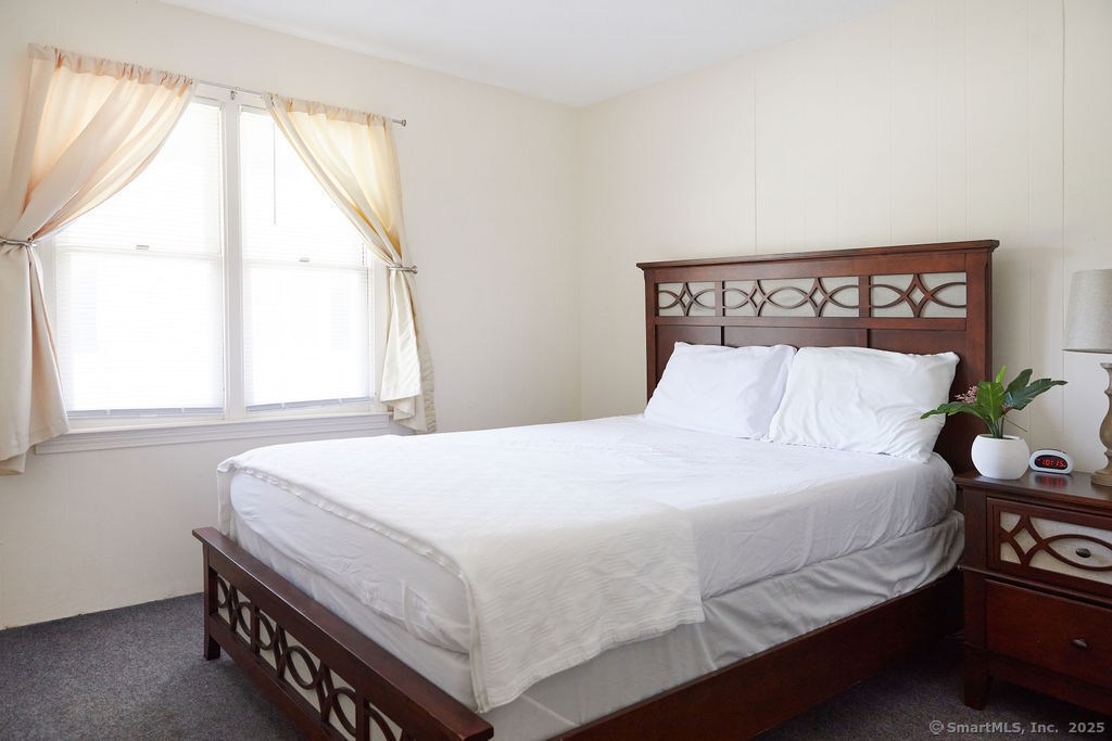 1129 Ocean Avenue New London, CT 06320 - Photo 11 of 22