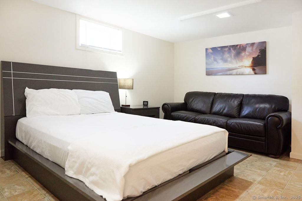 1129 Ocean Avenue New London, CT 06320 - Photo 16 of 22