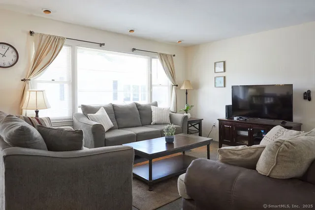 $3,700 | 1129 Ocean Avenue, New London, CT 06320