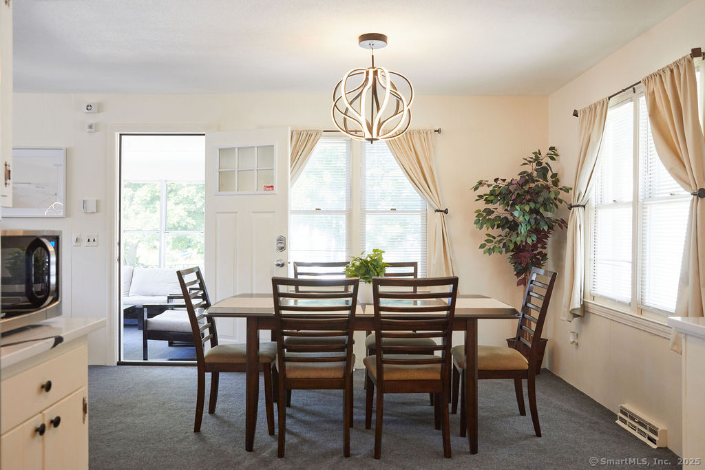 1129 Ocean Avenue New London, CT 06320 - Photo 7 of 22