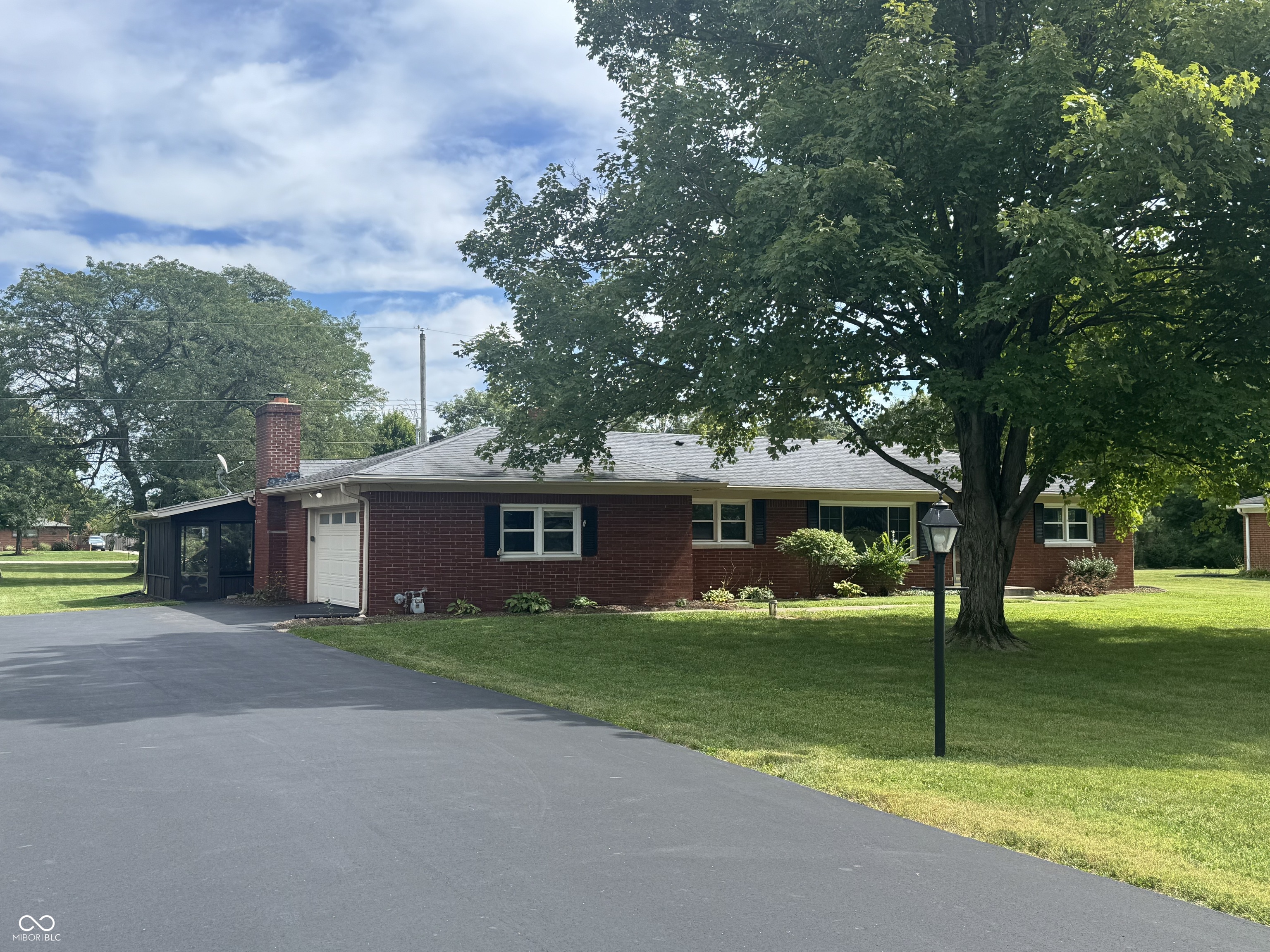 6347 Breamore Road Indianapolis, IN 46220 - Photo 2 of 30 Gallery Image 2
