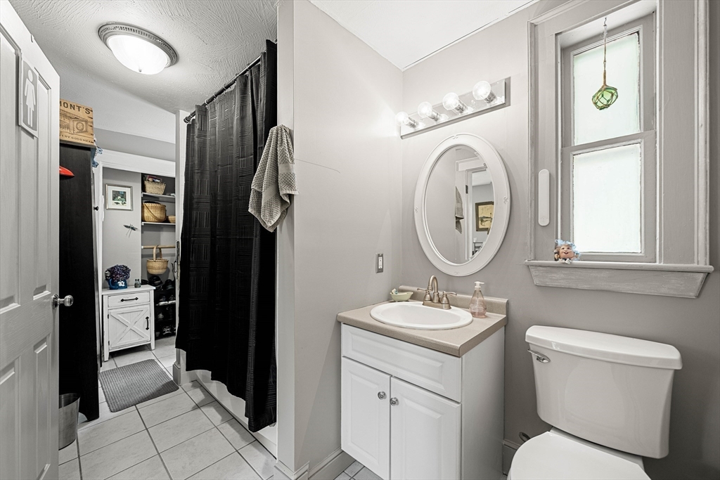 376 Main Street, Unit 4 Amesbury, MA 01913 - Photo 26 of 33
